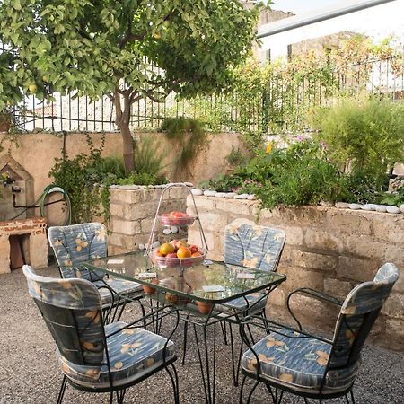 Maisonette With Garden In The Heart Of The Historical Kalamata Center 외부 사진