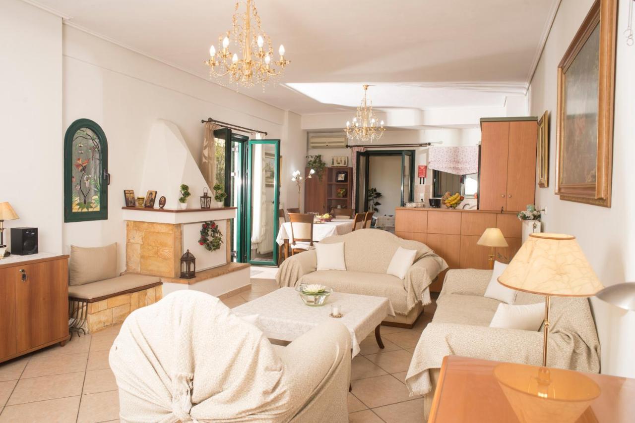 Maisonette With Garden In The Heart Of The Historical Kalamata Center 외부 사진