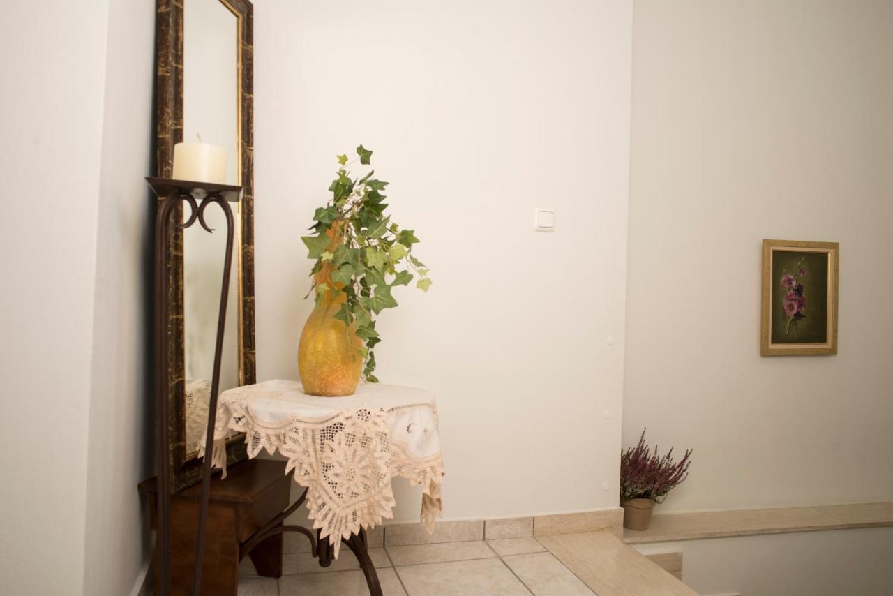 Maisonette With Garden In The Heart Of The Historical Kalamata Center 외부 사진