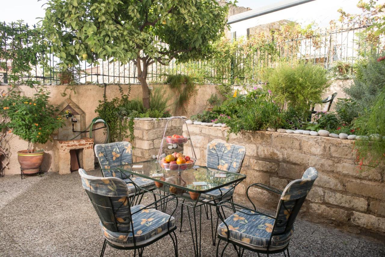 Maisonette With Garden In The Heart Of The Historical Kalamata Center 외부 사진