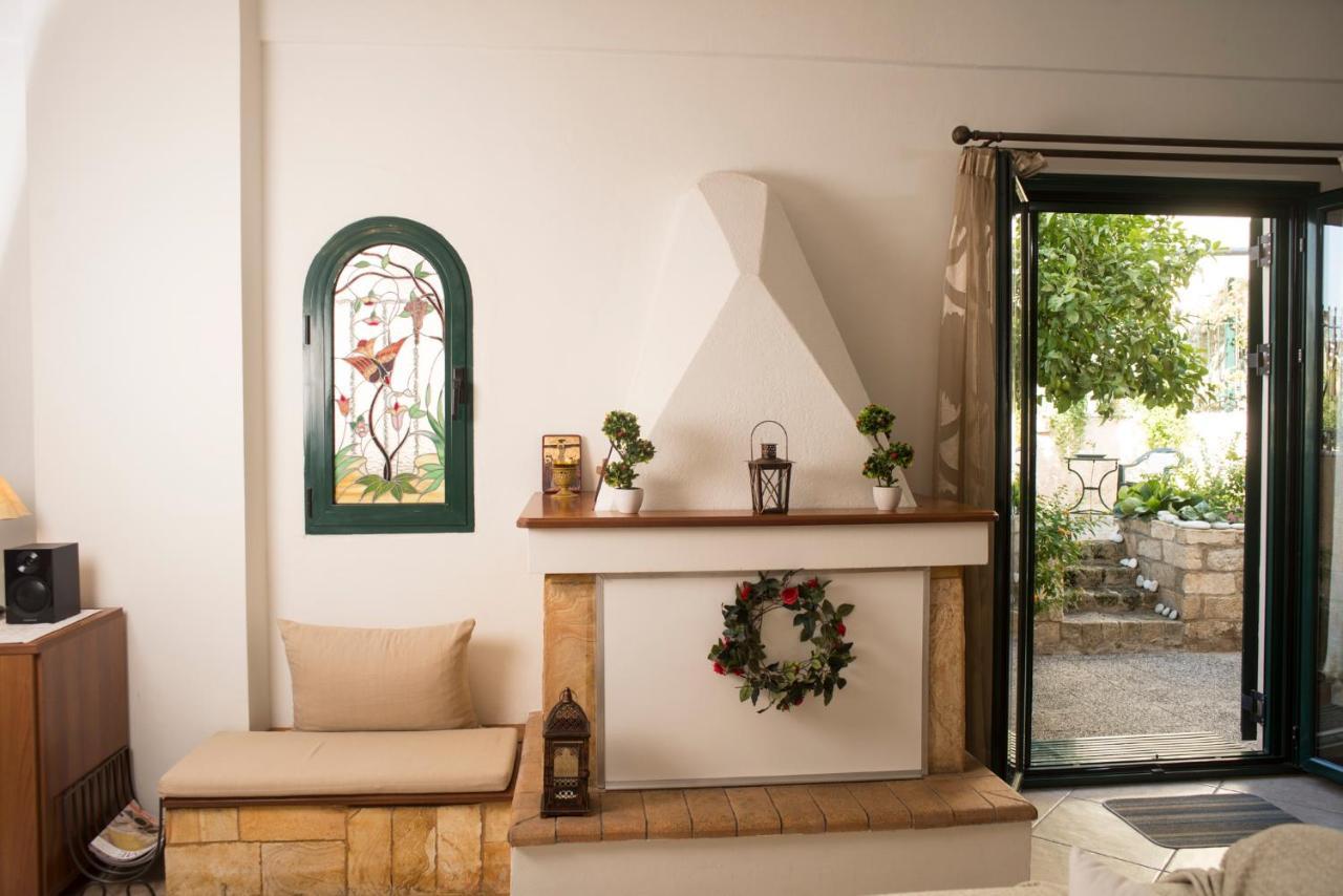 Maisonette With Garden In The Heart Of The Historical Kalamata Center 외부 사진