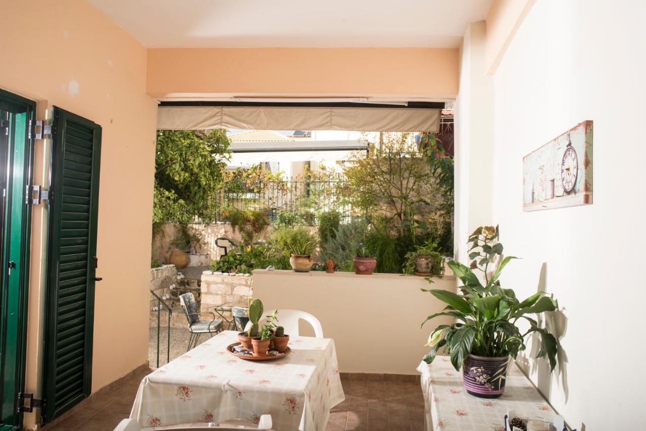 Maisonette With Garden In The Heart Of The Historical Kalamata Center 외부 사진