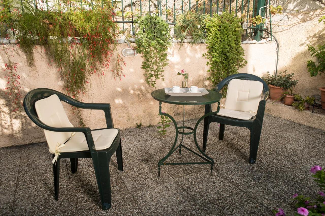 Maisonette With Garden In The Heart Of The Historical Kalamata Center 외부 사진